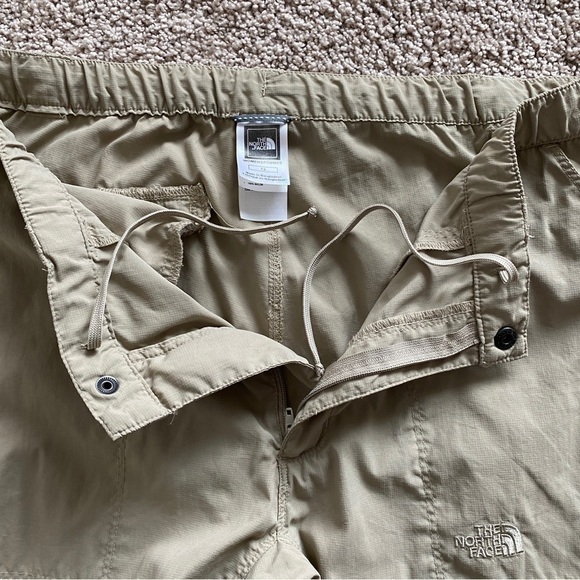 The North Face Capri Cargo Pants Womens Size 12 Khaki Lightweight Outdoor - Picture 6 of 12